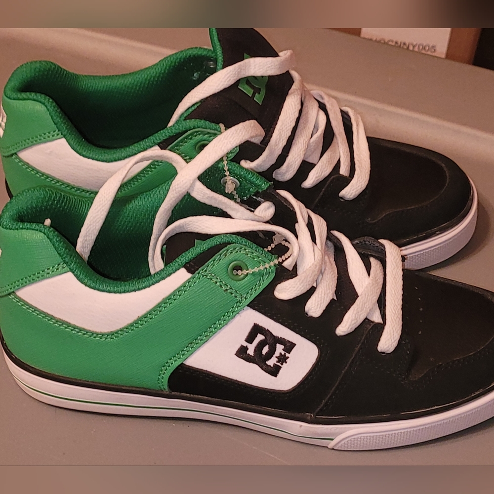 DC Shoes Green/Black Youth Size 5.5 Never worn. Cross posted.